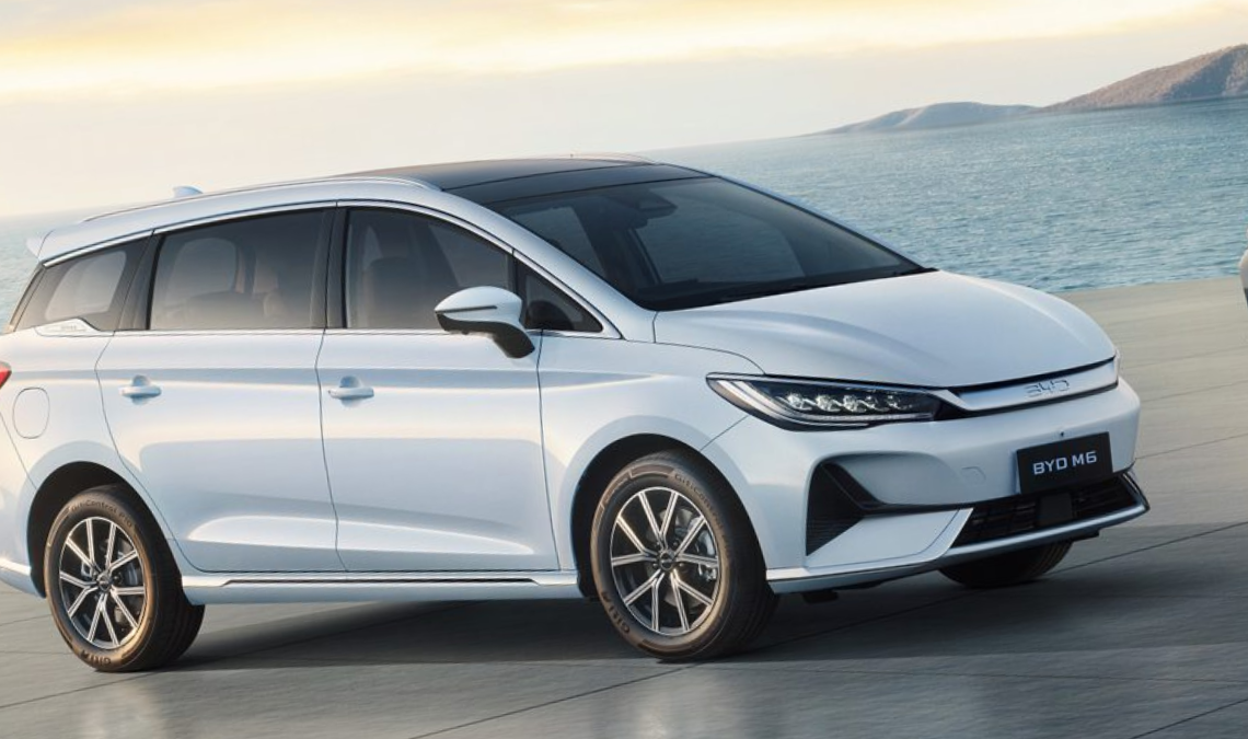 BYD M6