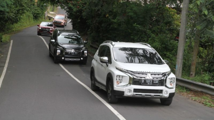 Mobil nanjak posisi mundur
