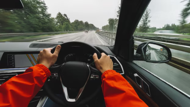 AC mobil tetap menyala saat hujan