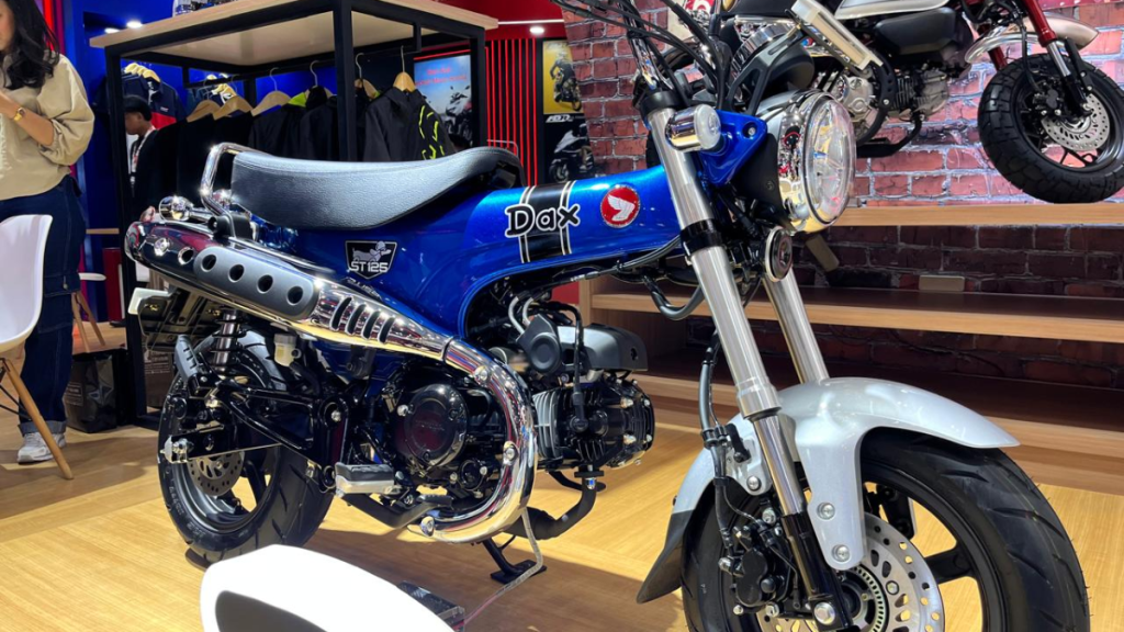 Honda ST125 Dax