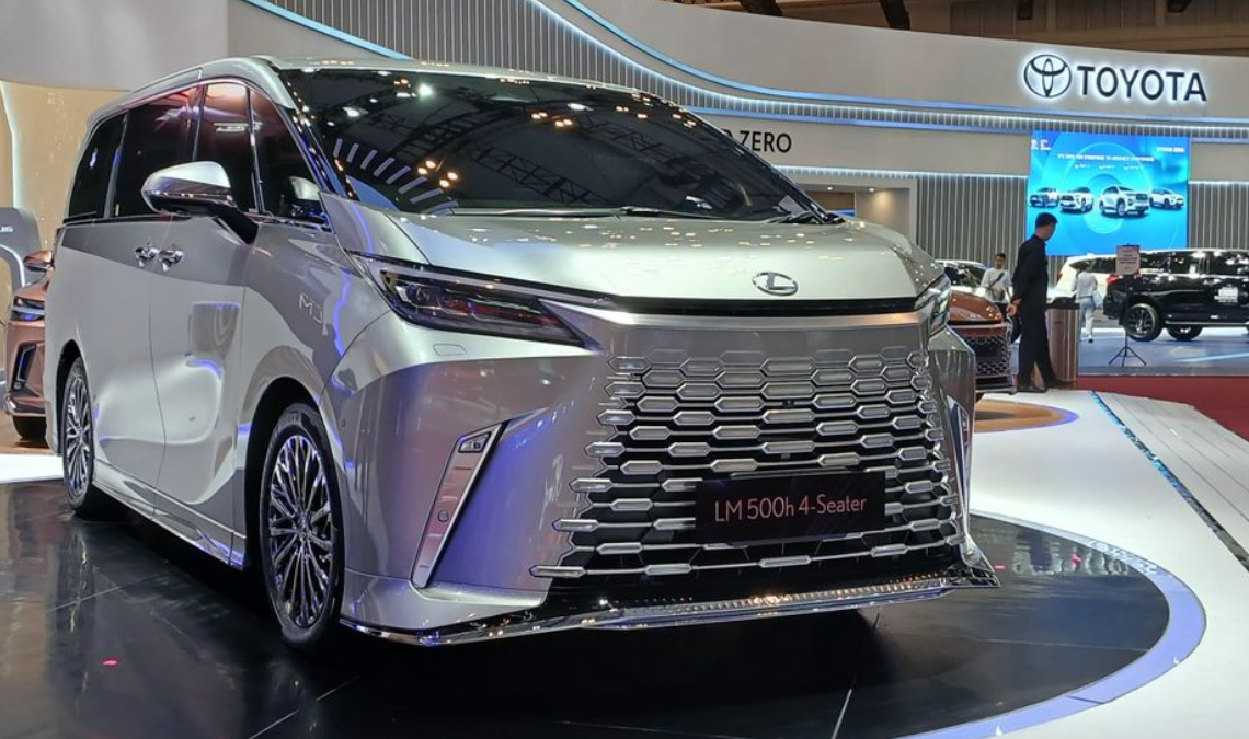 Lexus LM 500h