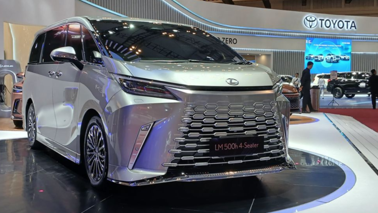 Lexus LM 500h