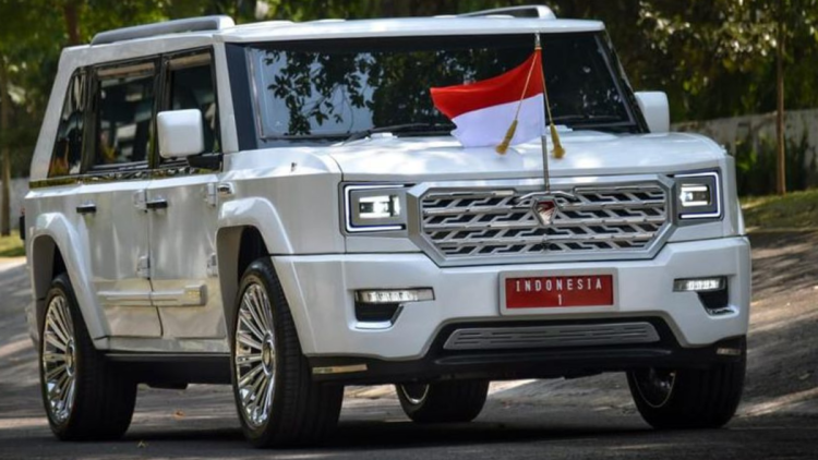 Maung MV3 Garuda Limousine Listrik Hybrid