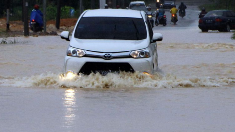Mobil Terobos Banjir