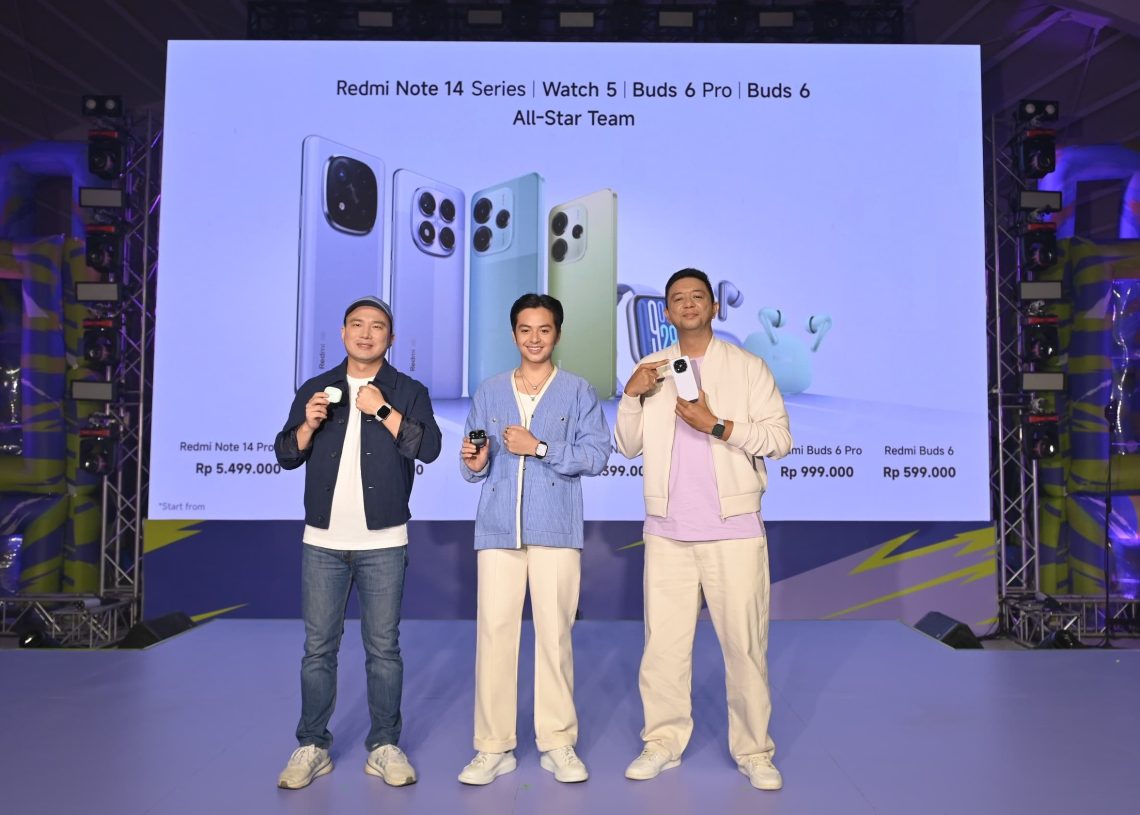 (ki-ka) Wentao Zhao, Country Director Xiaomi Indonesia; Angga Yunanda, Actor & User Redmi Note 14 Series, dan Andi Renreng, Marketing Director Xiaomi Indonesia di Launch Event Redmi Note 14 Series