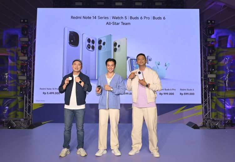 (ki-ka) Wentao Zhao, Country Director Xiaomi Indonesia; Angga Yunanda, Actor & User Redmi Note 14 Series, dan Andi Renreng, Marketing Director Xiaomi Indonesia di Launch Event Redmi Note 14 Series