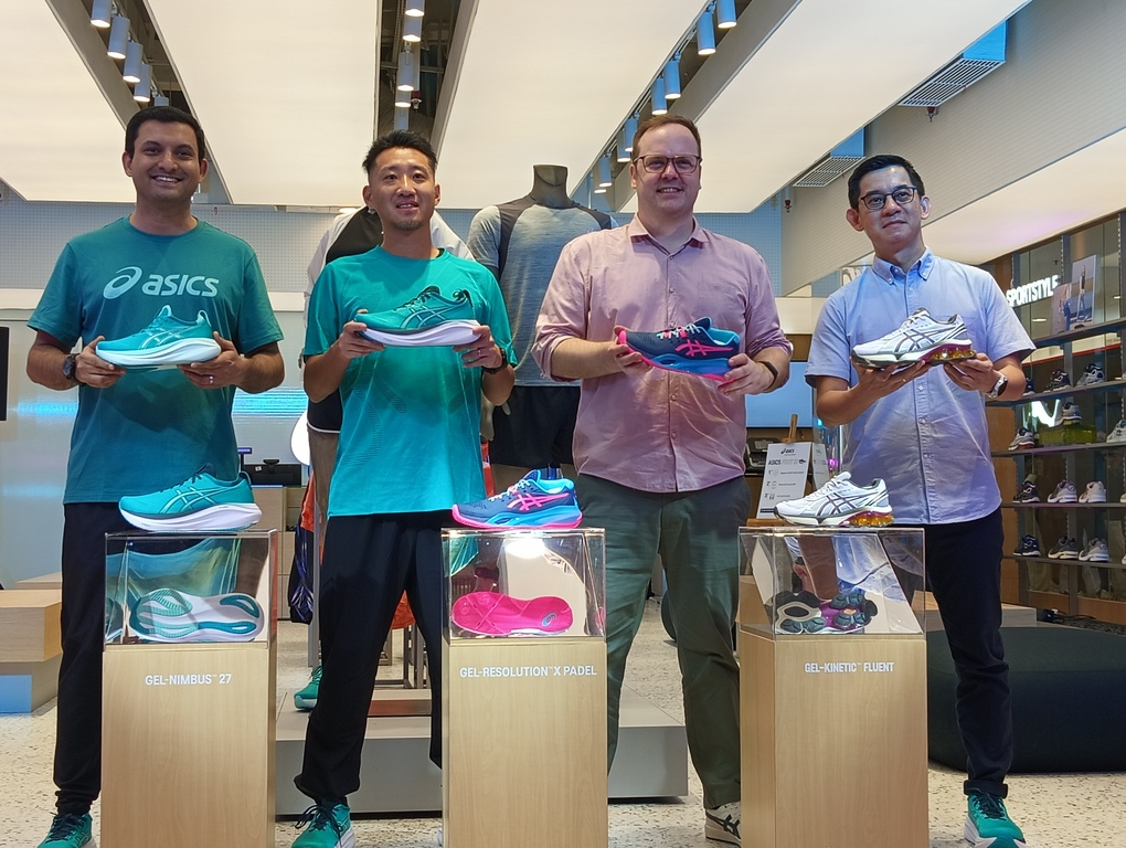 [ki-ka] Gaurav Jadli selaku VP Merchandising MAP Active, Sota Fukushima selaku President Director ASICS Indonesia, Daniel Hagmeijer selaku CMO MAP Active, dan Bapak Selvyn selaku Center Director Senayan City 