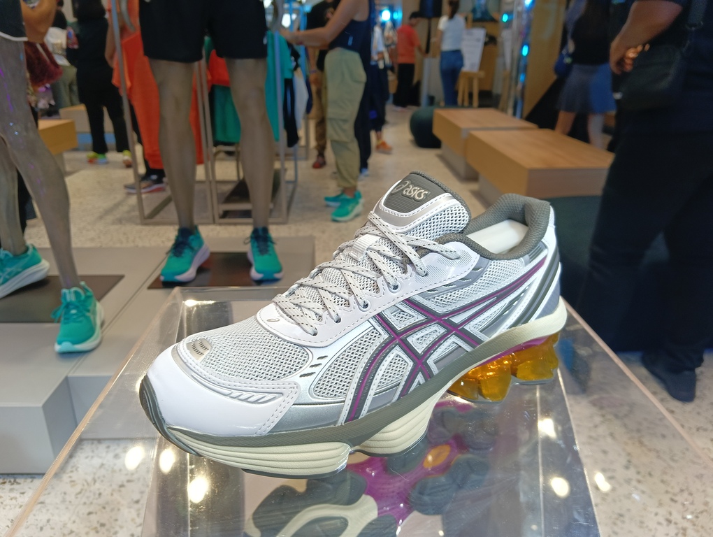 ASICS GEL-KINETICTM FLUENT