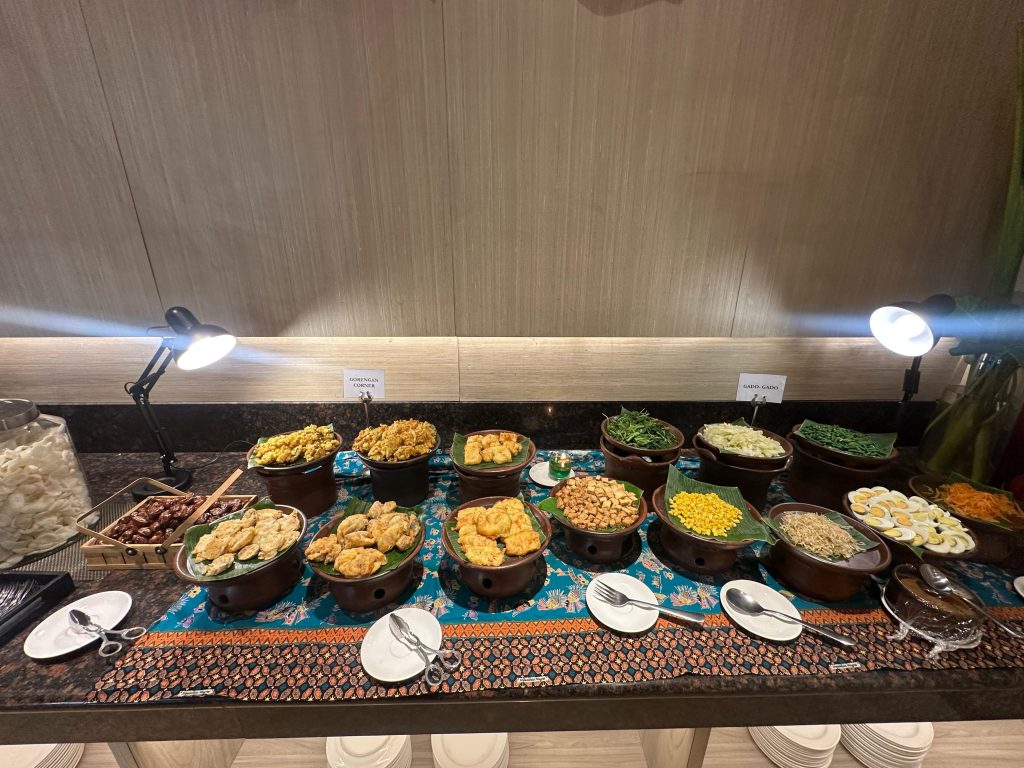 Aneka Jajanan Tradisional Indonesia di Kampoeng Ramadan Park Hotel Cawang, Jakarta