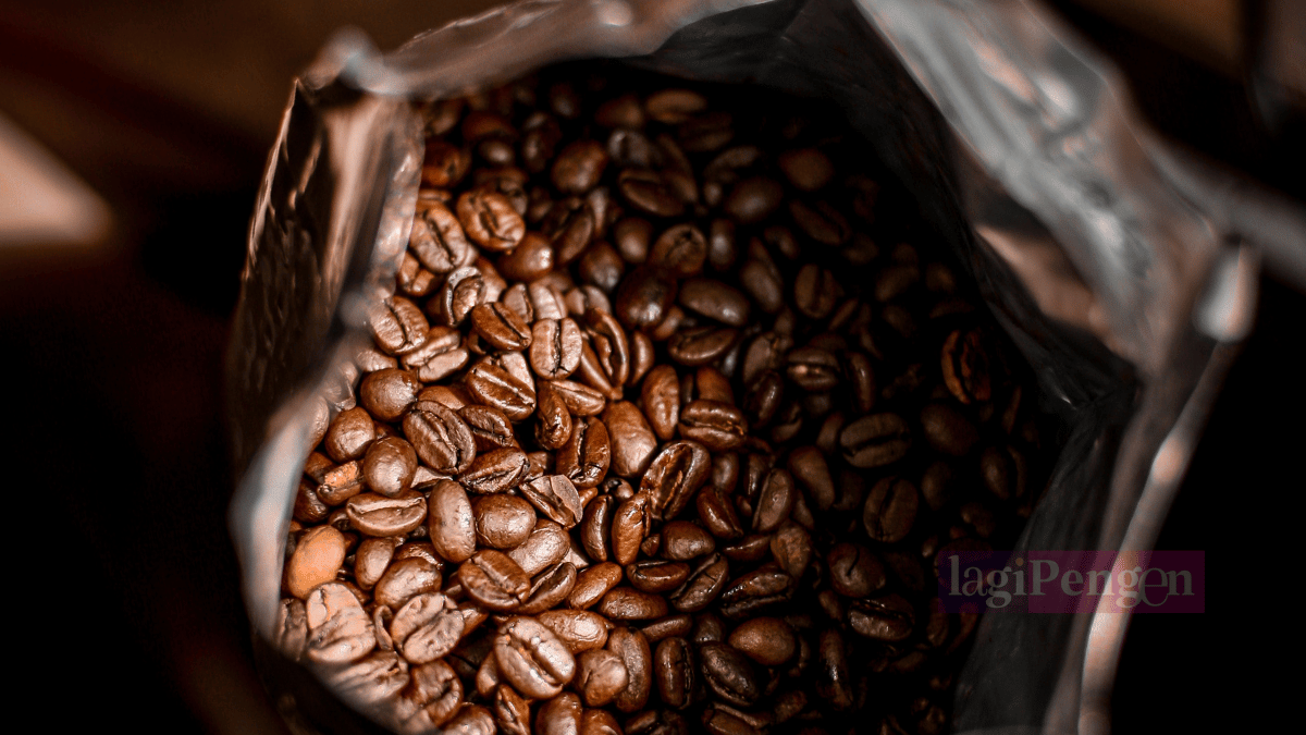 tugas barista mengelola stok bahan baku