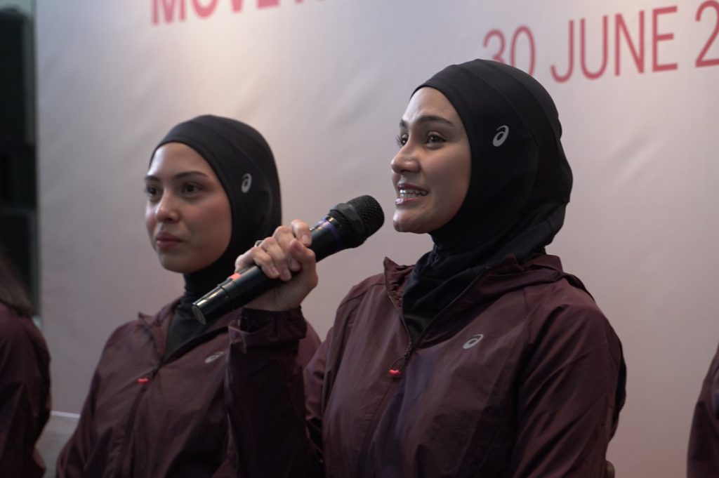 Performance Hijab, Inovasi Terbaru ASICS Digunakan oleh Sherly Nazer dan Zeezee Shahab